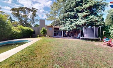 VENTA CASA 4 AMBIENTES CON PILETA MORENO