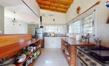 VENTA CASA 4 AMBIENTES CON PILETA MORENO
