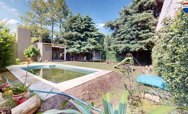VENTA CASA 4 AMBIENTES CON PILETA MORENO