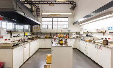 ALQUILER GALPON LABORATORIO Y OFICINAS V.MARTELLI