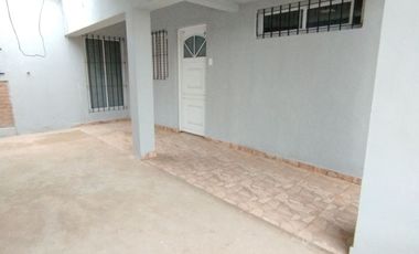 Casa en alquiler de 2 dormitorios c/ cochera en Rafaela