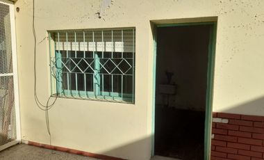 Casa EN ALQUILER- 2 dorm.+Cochera+Patio c/Parrillero- Rodriguez al 3000, Rosario