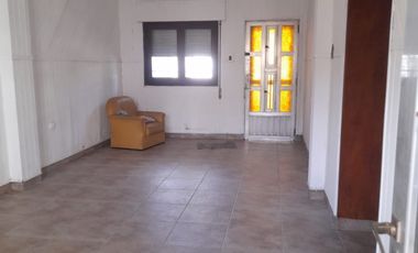 Casa EN ALQUILER- 2 dorm.+Cochera+Patio c/Parrillero- Rodriguez al 3000, Rosario