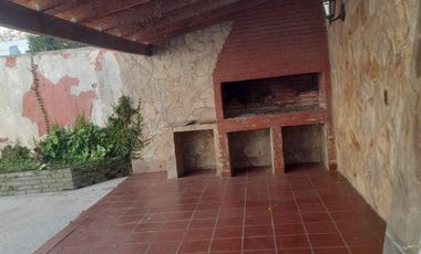 Casa EN ALQUILER- 2 dorm.+Cochera+Patio c/Parrillero- Rodriguez al 3000, Rosario