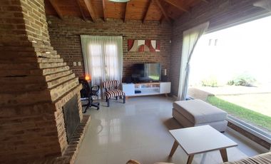 VENTA CASA 4 AMBIENTES PILETA Y QUINCHO RANELAGH