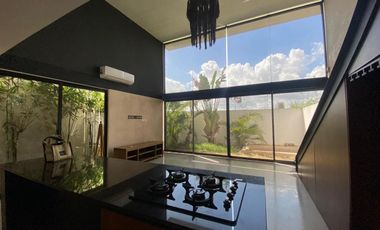 SE RENTA TOWNHOUSE EN TEMOZON, MERIDA