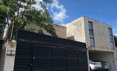 SE RENTA TOWNHOUSE EN TEMOZON, MERIDA