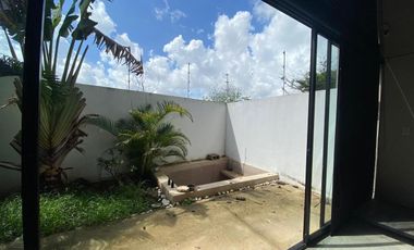 SE RENTA TOWNHOUSE EN TEMOZON, MERIDA