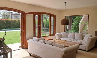 Casa en Alquiler  Pacheco Golf Club 4 dormitorios con jardin y pileta