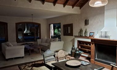 Casa en Alquiler  Pacheco Golf Club 4 dormitorios con jardin y pileta