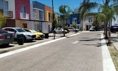 Casa de 3 Recámaras en coto en Parques Del Palmar