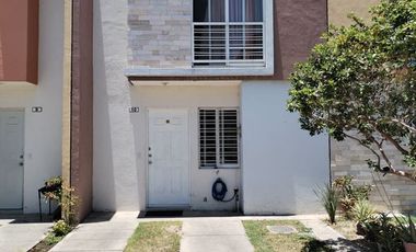 Casa de 3 Recámaras en coto en Parques Del Palmar