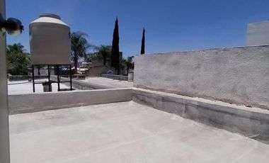 Casa de 3 Recámaras en coto en Parques Del Palmar