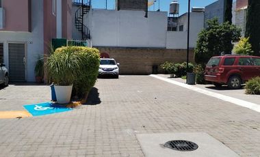 Casa de 3 Recámaras en coto en Parques Del Palmar