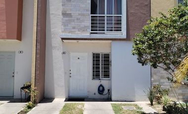 Casa de 3 Recámaras en coto en Parques Del Palmar