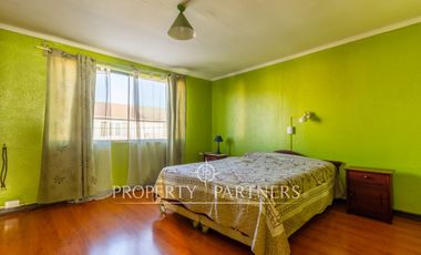 Acogedora Casa de 2 Pisos, Excelente Conectividad en La Cisterna