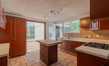 Casa en Venta en La Asunción, Metepec | Amplio Jardín y Excelente Ubicación