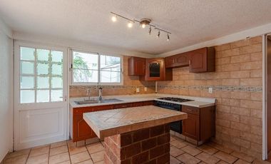 Casa en Venta en La Asunción, Metepec | Amplio Jardín y Excelente Ubicación