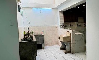 Departamento en venta en avenida Cto. Grande y frente al mercado del 10 en San Juan de Lurigancho