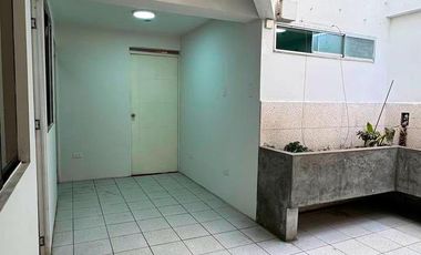 Departamento en venta en avenida Cto. Grande y frente al mercado del 10 en San Juan de Lurigancho