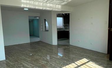 Departamento en venta en avenida Cto. Grande y frente al mercado del 10 en San Juan de Lurigancho