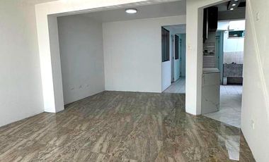 Departamento en venta en avenida Cto. Grande y frente al mercado del 10 en San Juan de Lurigancho