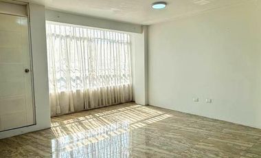 Departamento en venta en avenida Cto. Grande y frente al mercado del 10 en San Juan de Lurigancho