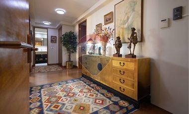 Departamento 2 pisos y jardín exclusivo, Vitacura