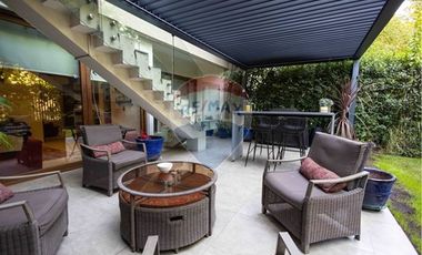 Departamento 2 pisos y jardín exclusivo, Vitacura