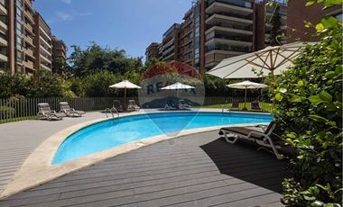 Departamento 2 pisos y jardín exclusivo, Vitacura