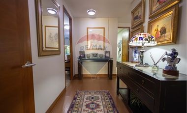 Departamento 2 pisos y jardín exclusivo, Vitacura