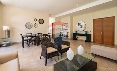 Departamento 2 pisos y jardín exclusivo, Vitacura