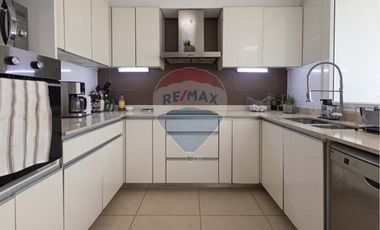 Departamento 2 pisos y jardín exclusivo, Vitacura