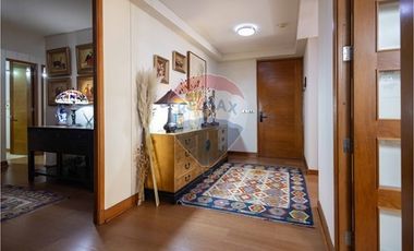 Departamento 2 pisos y jardín exclusivo, Vitacura