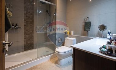 Departamento 2 pisos y jardín exclusivo, Vitacura