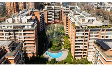 Departamento 2 pisos y jardín exclusivo, Vitacura