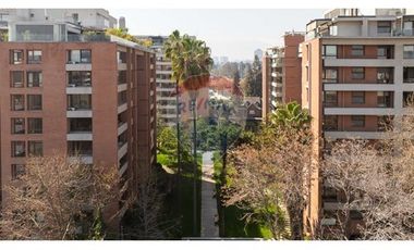 Departamento 2 pisos y jardín exclusivo, Vitacura
