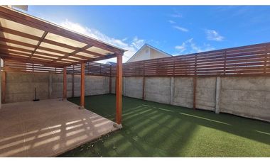 Casa familiar con amplio patio en Alto Manquehue