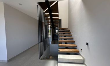 RENTA AMUEBLADA CASA INTELIGENTE ALTOZANO. VISTA A LA RESERVA