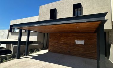 RENTA AMUEBLADA CASA INTELIGENTE ALTOZANO. VISTA A LA RESERVA
