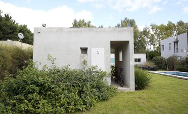Casa en San Joaquin desarrolñlada en planta baja 3 dorm, parque pileta