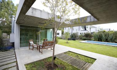 Casa en San Joaquin desarrolñlada en planta baja 3 dorm, parque pileta