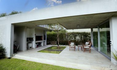 Casa en San Joaquin desarrolñlada en planta baja 3 dorm, parque pileta