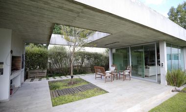Casa en San Joaquin desarrolñlada en planta baja 3 dorm, parque pileta