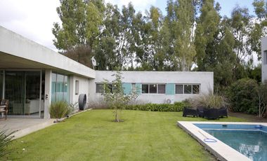 Casa en San Joaquin desarrolñlada en planta baja 3 dorm, parque pileta