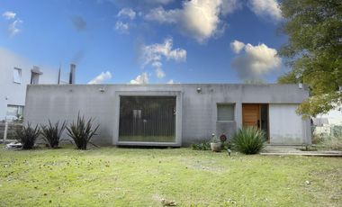 Casa en San Joaquin desarrolñlada en planta baja 3 dorm, parque pileta