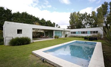 Casa en San Joaquin desarrolñlada en planta baja 3 dorm, parque pileta