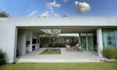Casa en San Joaquin desarrolñlada en planta baja 3 dorm, parque pileta