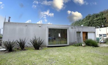 Casa en San Joaquin desarrolñlada en planta baja 3 dorm, parque pileta