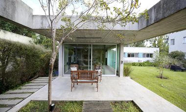 Casa en San Joaquin desarrolñlada en planta baja 3 dorm, parque pileta